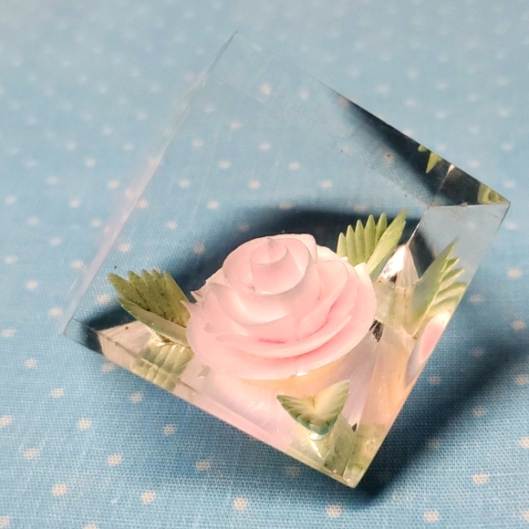 VTG Rose Paperweight Lucite Pink Flower 1½" Cube Home Offce Decor Teacher Desk - Picture 16 of 17